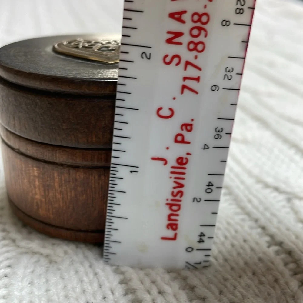 Wooden Trinket box with metal heart top. Measurement’s in pics. Jewelry rings - Picture 6 of 7